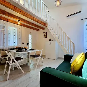 https://apartmani-zonta.in-istria.net